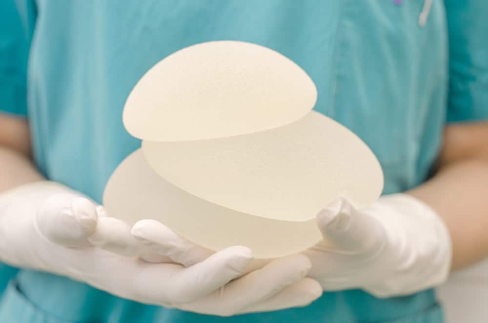 Augmentation mammaire par prothèses : la taille à choisir | Dr Sarfati