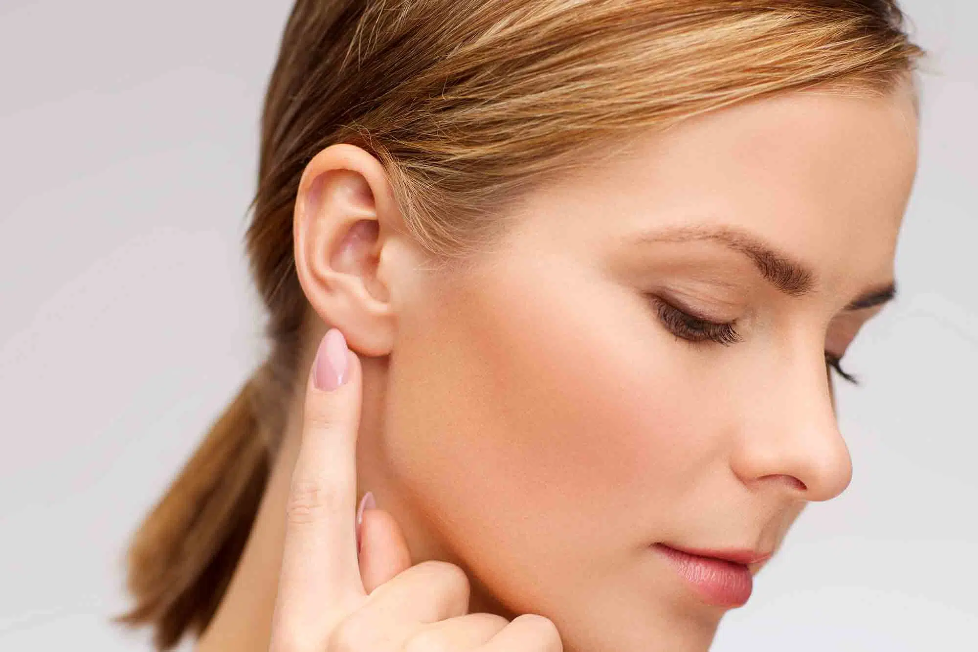 Les différentes chirurgies des lobes d'oreilles à Paris | Dr Sarfati