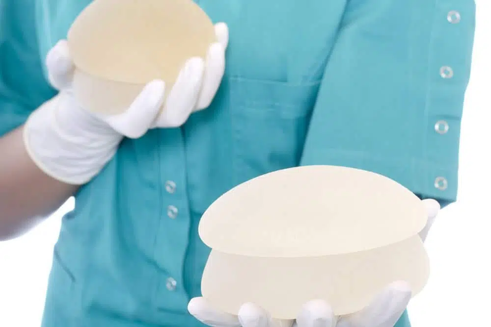 Implants mammaires : quelle augmentation de taille de bonnet ? - Dr Benjamin Sarfati