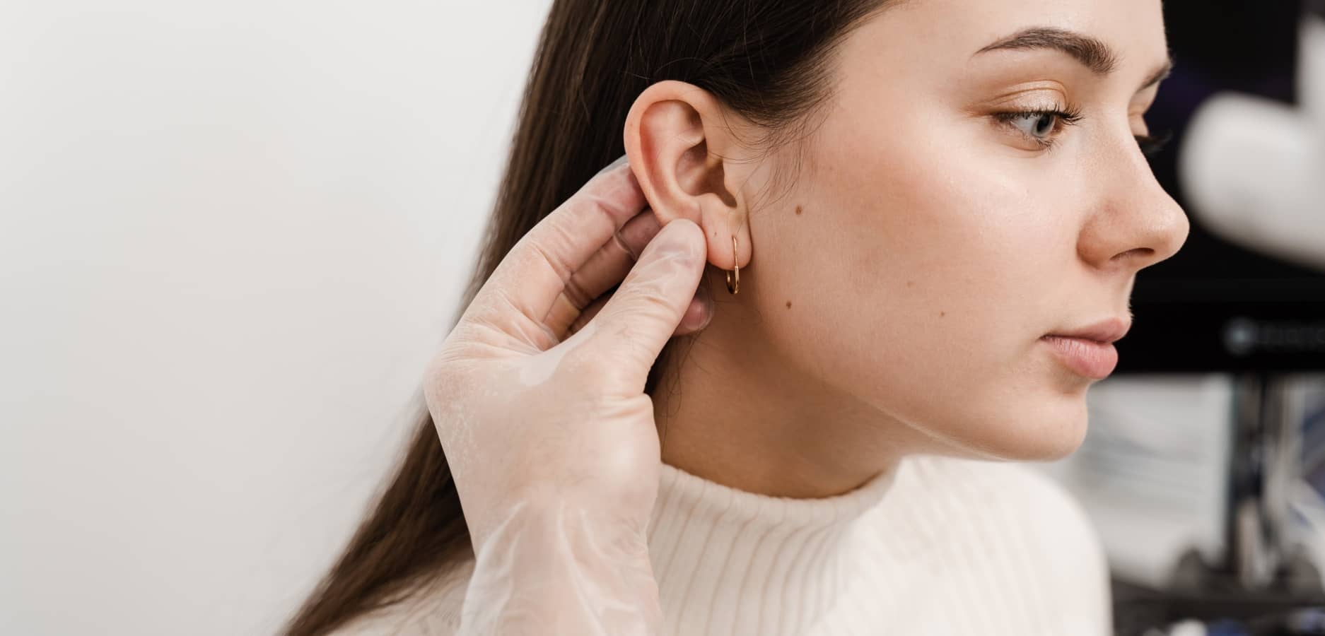 Lobe d'oreille fendu : quelle prise en charge par la sécurité sociale ? | Dr Sarfati | Paris