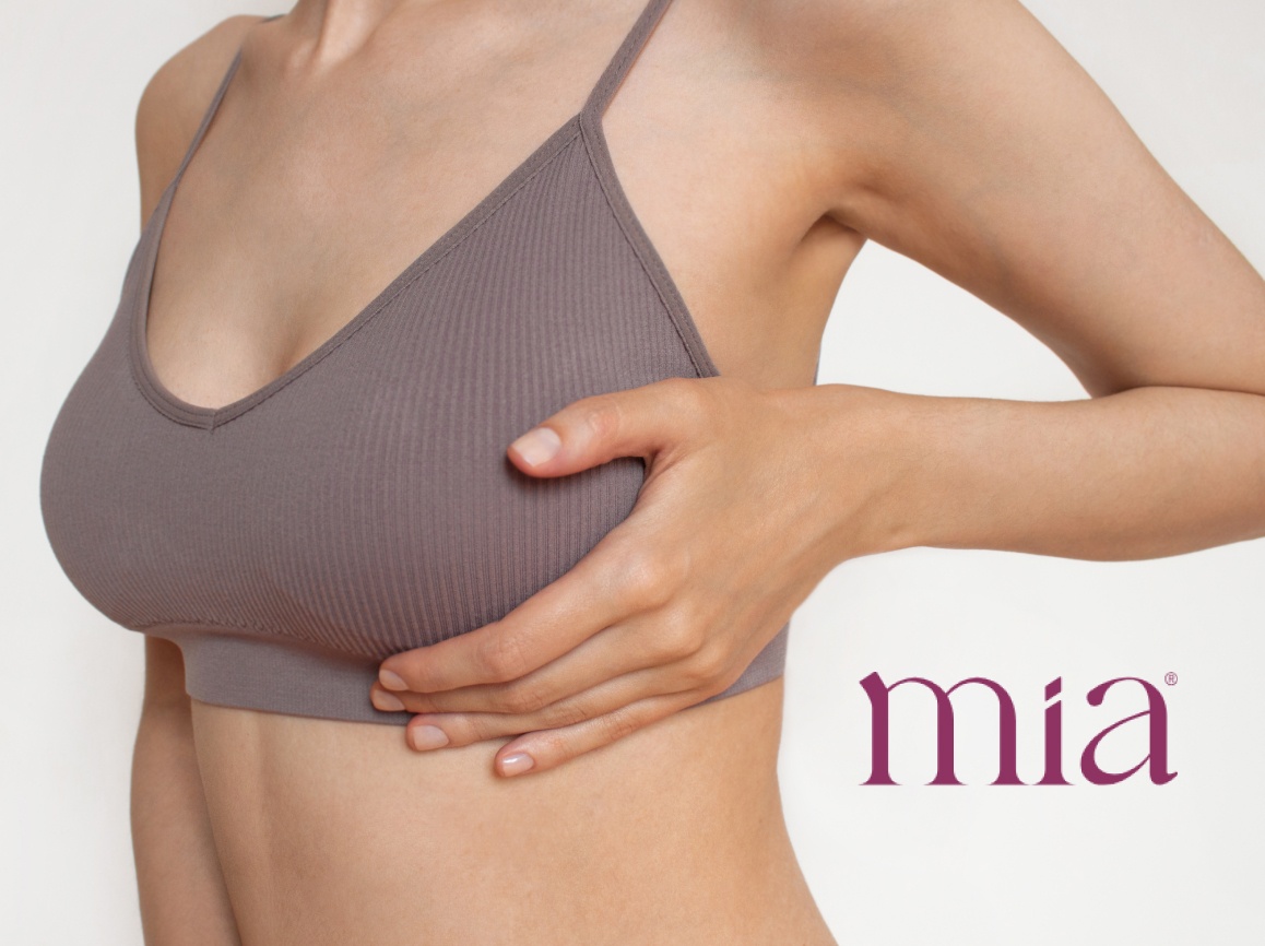 Poitrine de femme ayant une augmentation mammaire avec la procedure MIA Dr Benjamin Sarfati paris